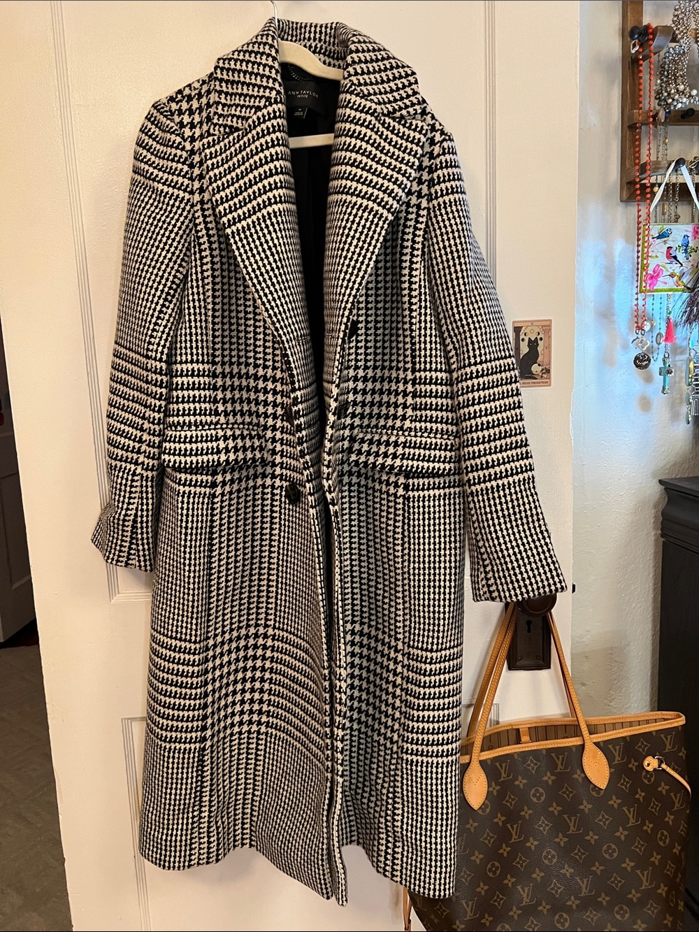 Gorgeous Ann Taylor Black and White Houndstooth Long Coat